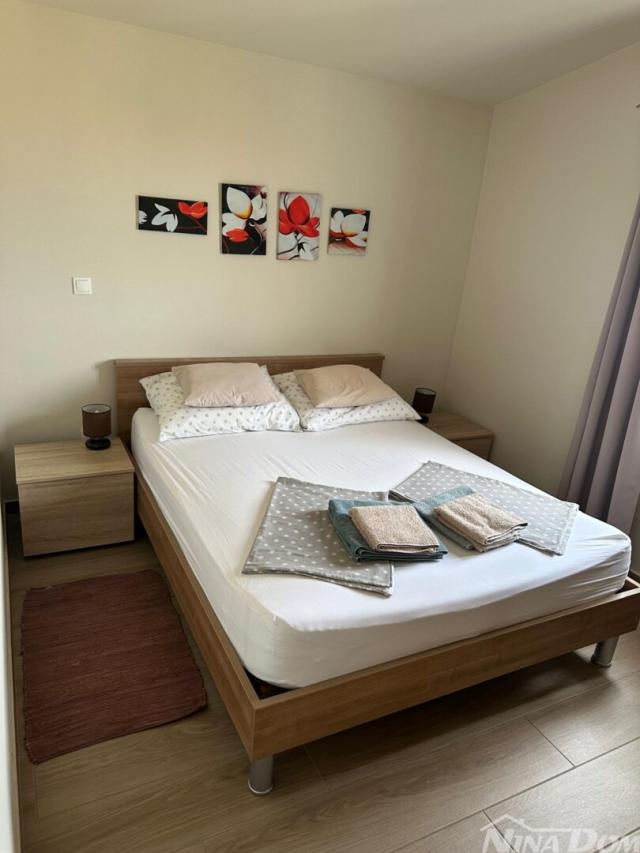 Nekretnina s 5 stambenih jedinica 800 met do Jadro plaže