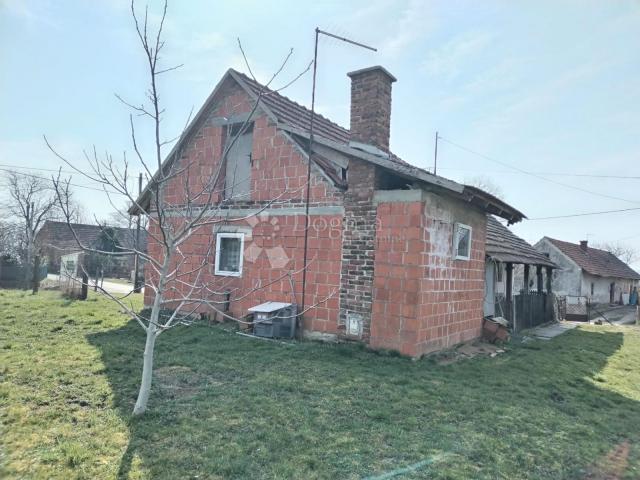 Malena kućica nedaleko Dubrave (Vrbovec)