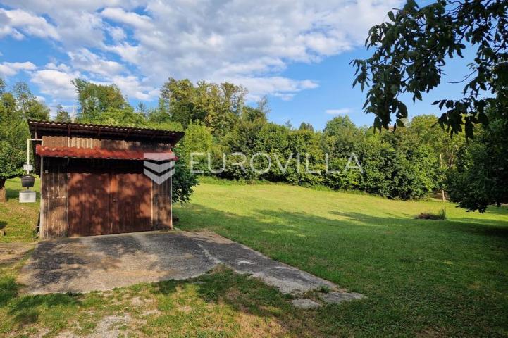 Laduč, drvena kuća 183 m² na zemljištu 5.064 m²