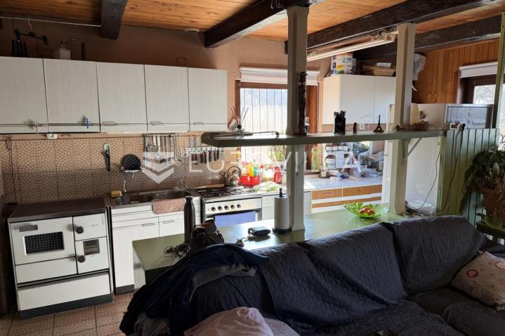 Laduč, drvena kuća 183 m² na zemljištu 5.064 m²