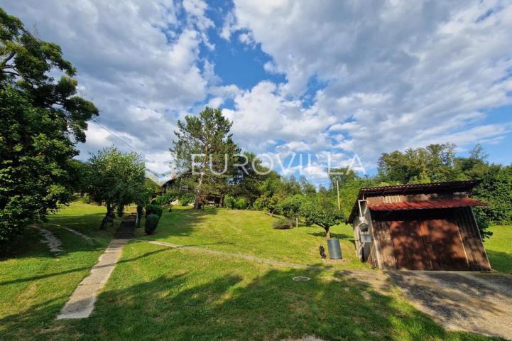Laduč, drvena kuća 183 m² na zemljištu 5.064 m²