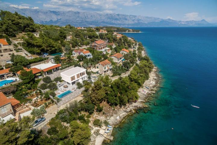 EKSKLUZIVNA VILA NA BRAČU, LUKSUZ I ELEGANCIJA - PRVI RED DO MORA!