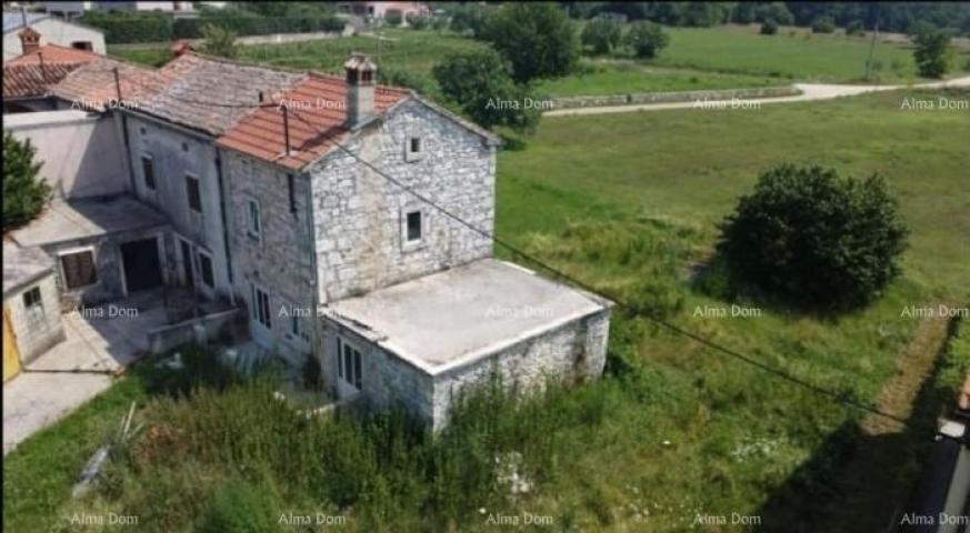 Kuća Prodaje se stara kamena kuca s zemljistem Barban idealno za kucu za odmor