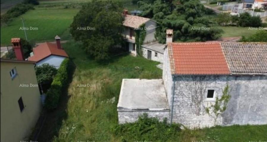 Kuća Prodaje se stara kamena kuca s zemljistem Barban idealno za kucu za odmor