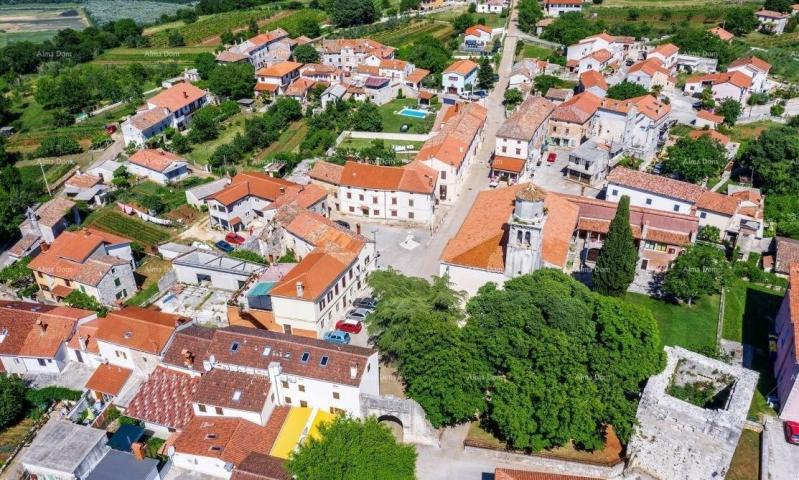 Kuća Prodaje se stara kamena kuca s zemljistem Barban idealno za kucu za odmor