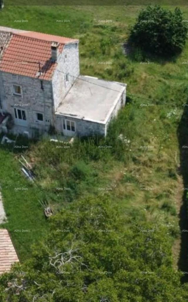 Kuća Prodaje se stara kamena kuca s zemljistem Barban idealno za kucu za odmor