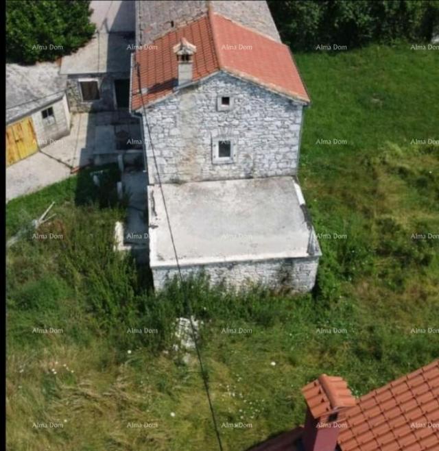 Kuća Prodaje se stara kamena kuca s zemljistem Barban idealno za kucu za odmor