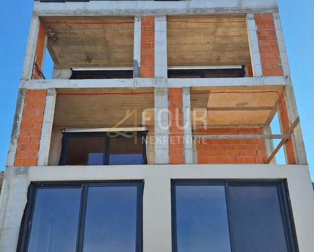 Kostrena, kvalitetna novogradnja, 140.90m2, 3s+db, terasa