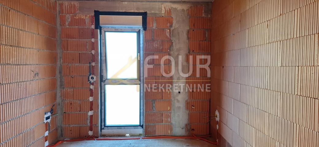 Kostrena, kvalitetna novogradnja, 140.90m2, 3s+db, terasa