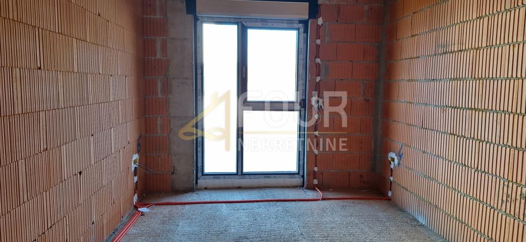 Kostrena, kvalitetna novogradnja, 140.90m2, 3s+db, terasa