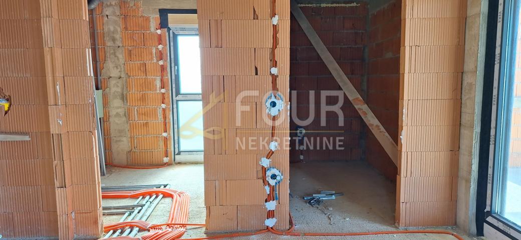 Kostrena, kvalitetna novogradnja, 140.90m2, 3s+db, terasa