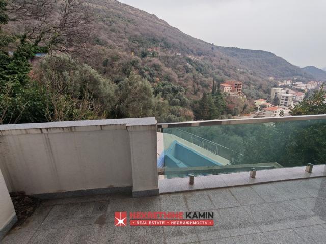 Komforan dvosoban stan 137m2 sa pogledom na more, Petrovac