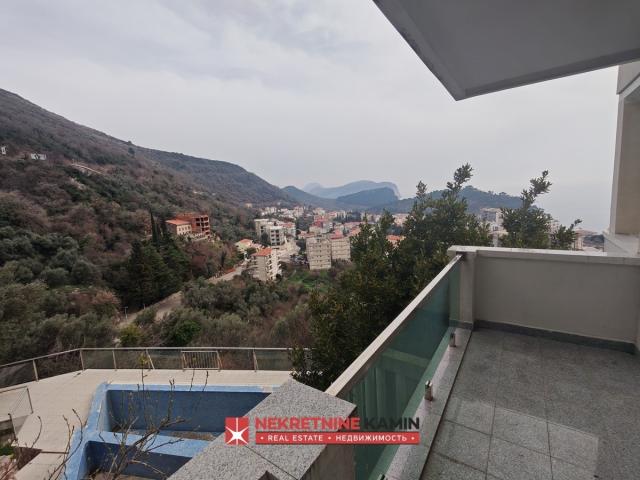 Komforan dvosoban stan 137m2 sa pogledom na more, Petrovac