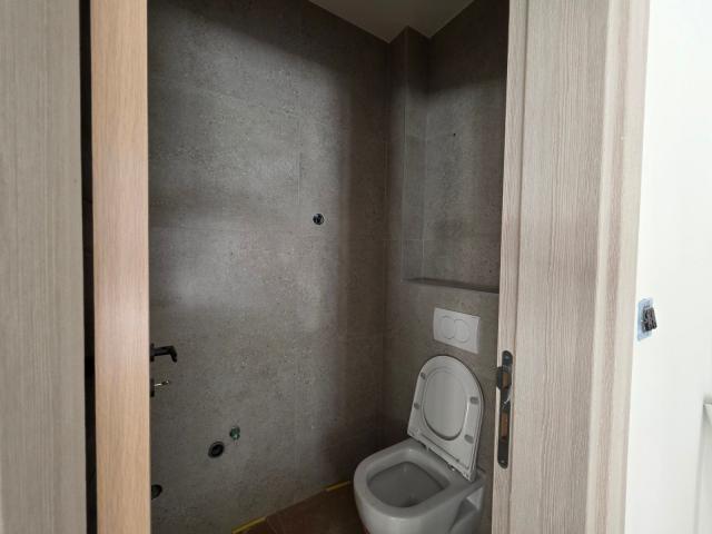Poslovni prostor 41.77 u novom stambeno poslovnoj zgradi-Budva, Adok