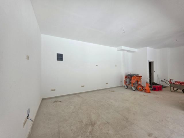 Poslovni prostor 41.77 u novom stambeno poslovnoj zgradi-Budva, Adok