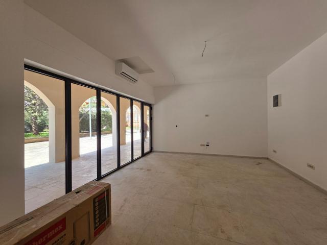 Poslovni prostor 41.77 u novom stambeno poslovnoj zgradi-Budva, Adok
