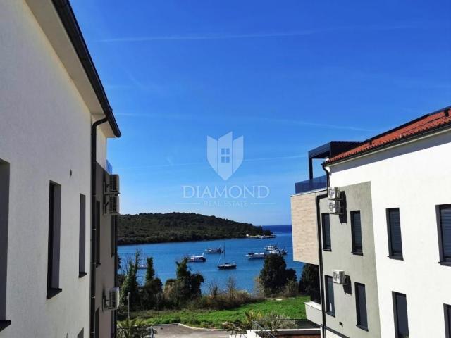 PRVI RED DO MORA – Prodaja luksuznog stana u Banjolama