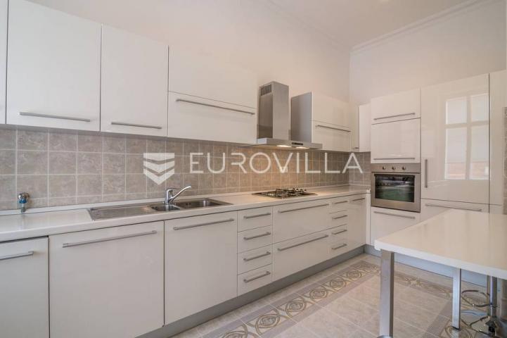 Zagreb, Centar, Zrinjevac luksuzno uređen, reprezentativan četverosoban stan, 160 m²