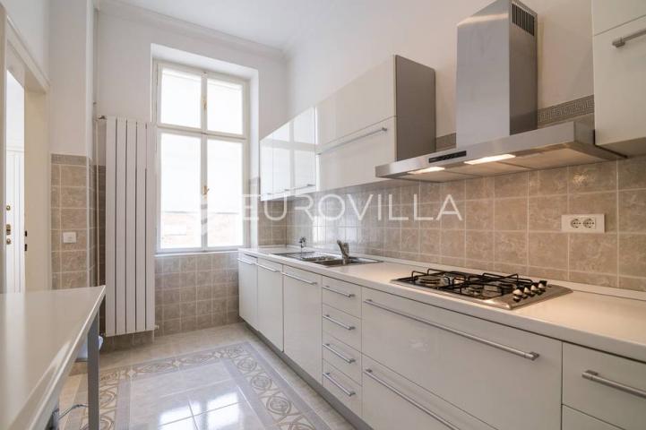 Zagreb, Centar, Zrinjevac luksuzno uređen, reprezentativan četverosoban stan, 160 m²