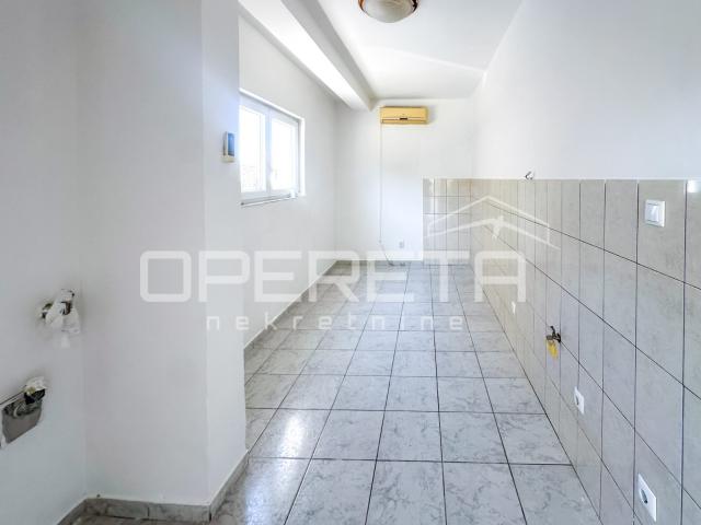 Stan za renovaciju na odličnoj lokaciji u Murteru