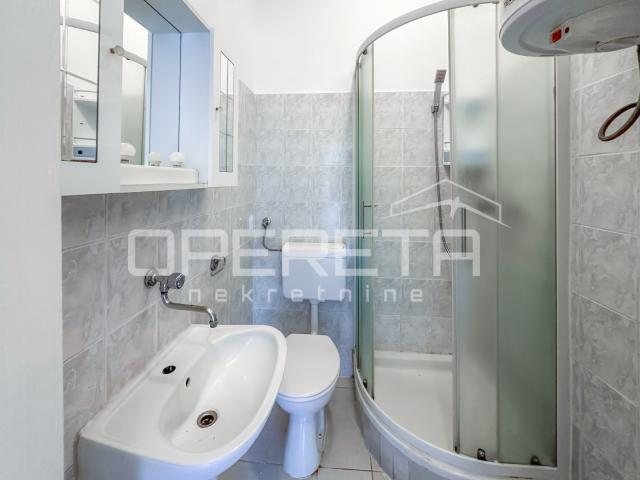 Stan za renovaciju na odličnoj lokaciji u Murteru