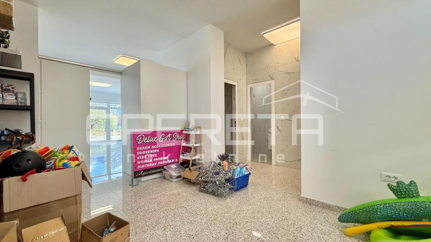 Atraktivan poslovni prostor 115 m² s parkingom – Starigrad Paklenica