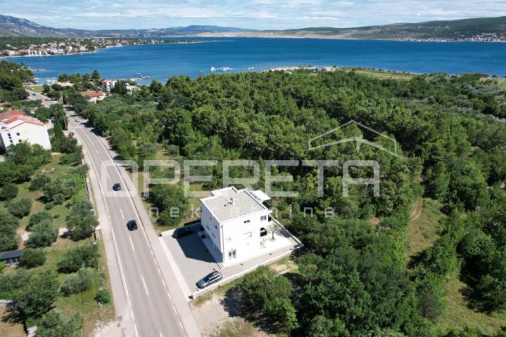 Atraktivan poslovni prostor 115 m² s parkingom – Starigrad Paklenica