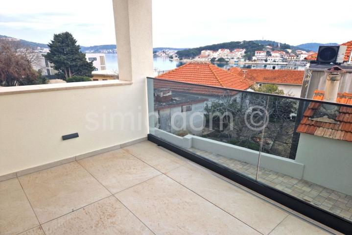 Apartmani na atraktivnoj lokaciji s pogledom, Rogoznica