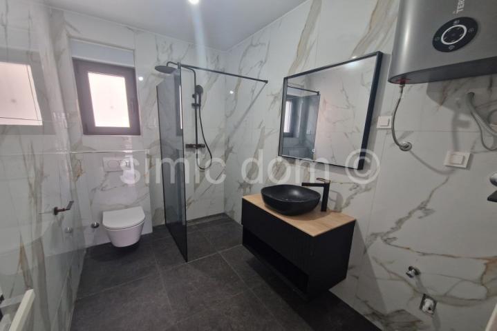 Apartmani na atraktivnoj lokaciji s pogledom, Rogoznica