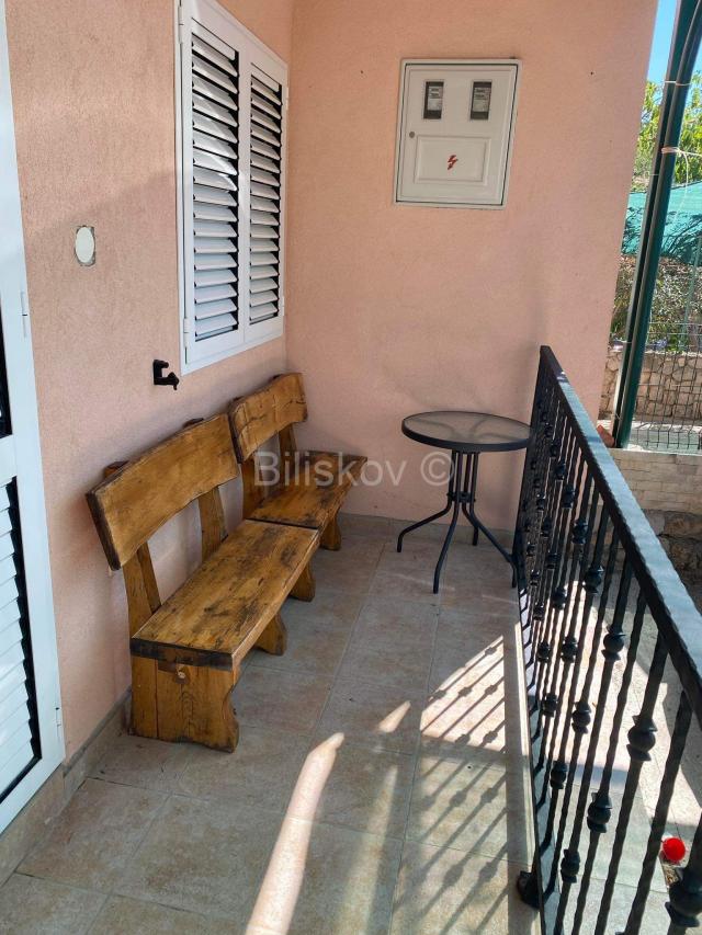 Prodaja, kuća u blizini plaže s bazenom, Pirovac