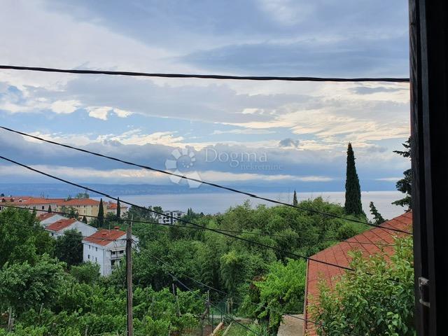 Lovran – kuća s 3 stana i okućnicom