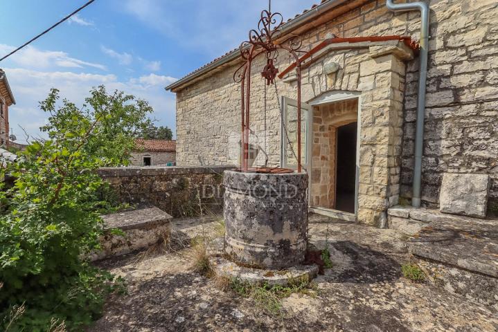 Divna kamena kuća  u manjem mjestu blizu Rovinja