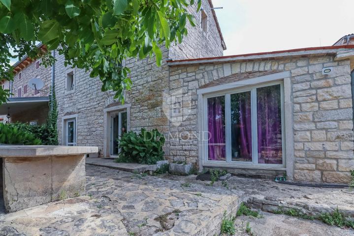 Divna kamena kuća  u manjem mjestu blizu Rovinja