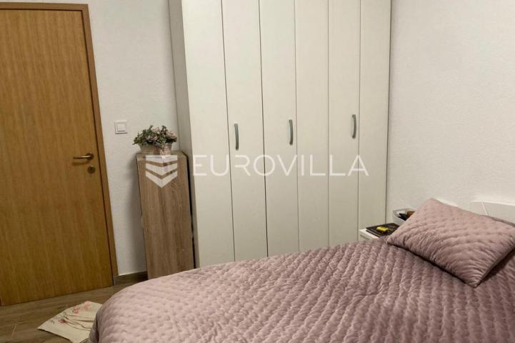 Starigrad, Tribanj, prostrana kuća s pogledom na more i šest apartmana