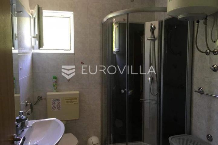 Starigrad, Tribanj, prostrana kuća s pogledom na more i šest apartmana