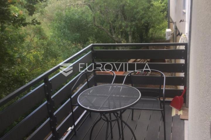 Starigrad, Tribanj, prostrana kuća s pogledom na more i šest apartmana