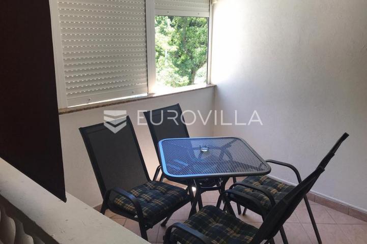 Starigrad, Tribanj, prostrana kuća s pogledom na more i šest apartmana