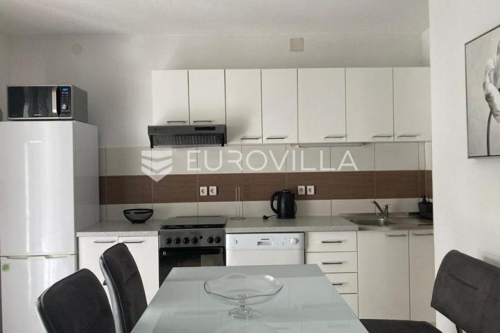 Starigrad, Tribanj, prostrana kuća s pogledom na more i šest apartmana