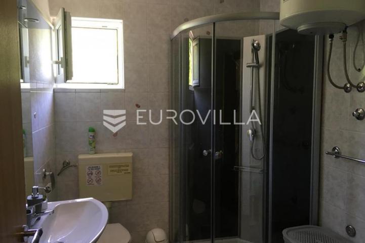 Starigrad, Tribanj, prostrana kuća s pogledom na more i šest apartmana