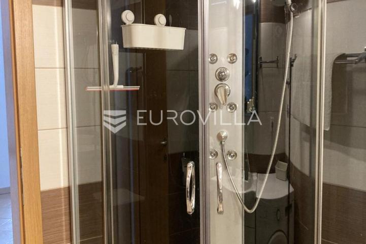 Starigrad, Tribanj, prostrana kuća s pogledom na more i šest apartmana