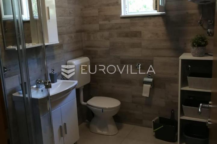 Starigrad, Tribanj, prostrana kuća s pogledom na more i šest apartmana