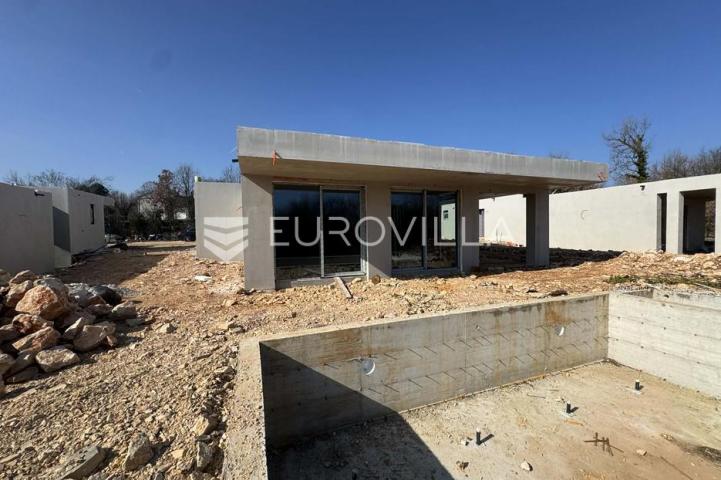 Istra, Labin, moderna prizemnica s bazenom, novogradnja