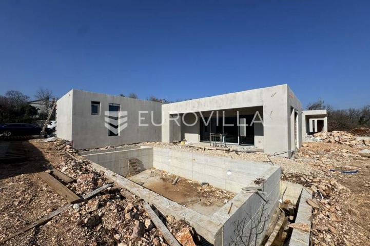 Istra, Labin, moderna prizemnica s bazenom na mirnoj lokaciji
