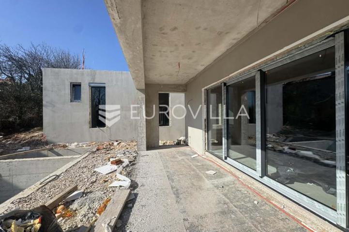 Istra, Labin, moderna prizemnica s bazenom na mirnoj lokaciji