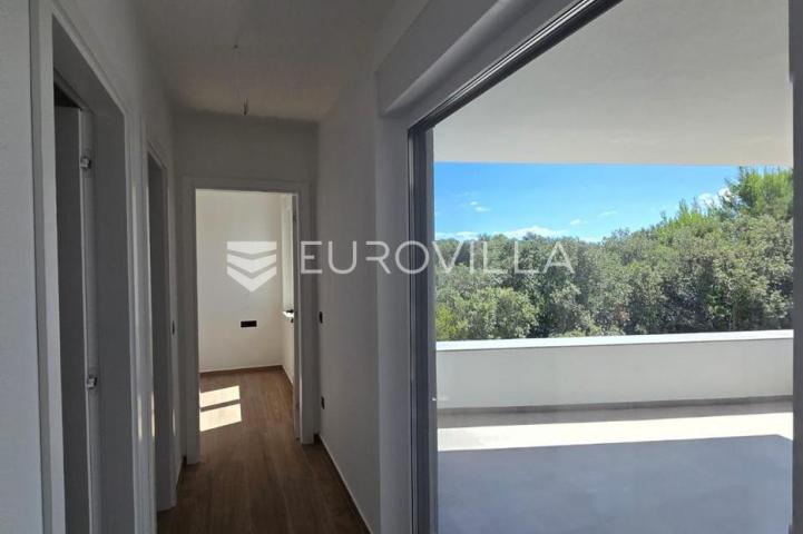 Zadar, Petrčane, penthouse s krovnom terasom i pogledom na more