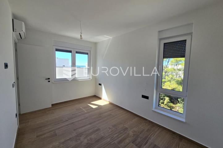 Zadar, Petrčane, penthouse s krovnom terasom i pogledom na more