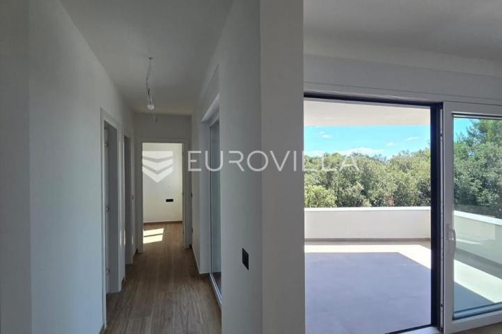 Zadar, Petrčane, penthouse s krovnom terasom i pogledom na more