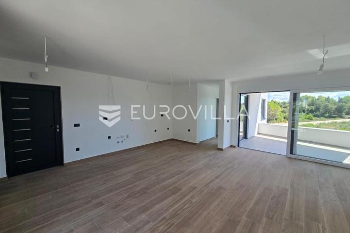 Zadar, Petrčane, penthouse s krovnom terasom i pogledom na more
