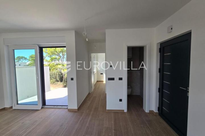 Zadar, Petrčane, penthouse s krovnom terasom i pogledom na more