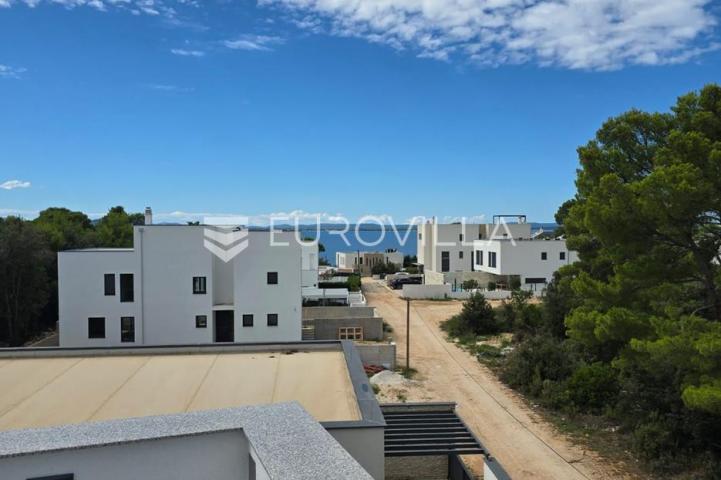 Zadar, Petrčane, penthouse s krovnom terasom i pogledom na more